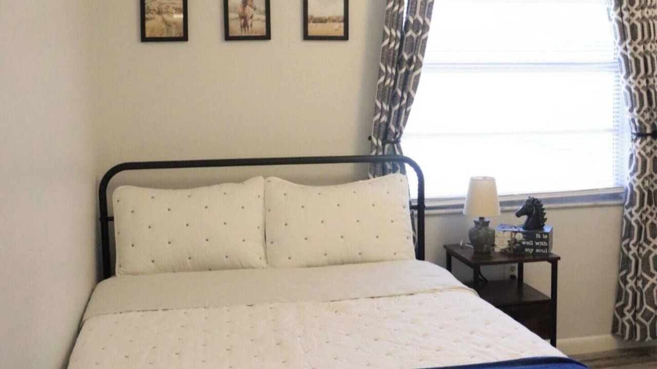 Photo of Bedroom in Silver Springs Shores