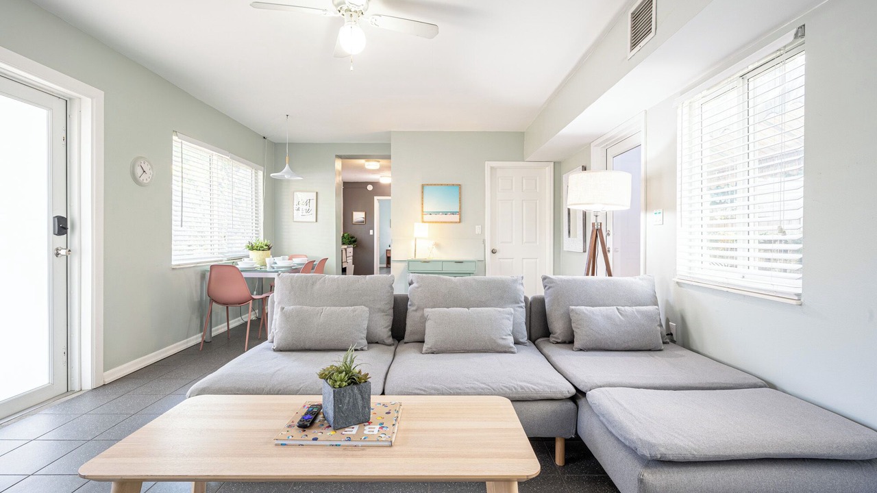Photo of Livingroom in Lake Ridge