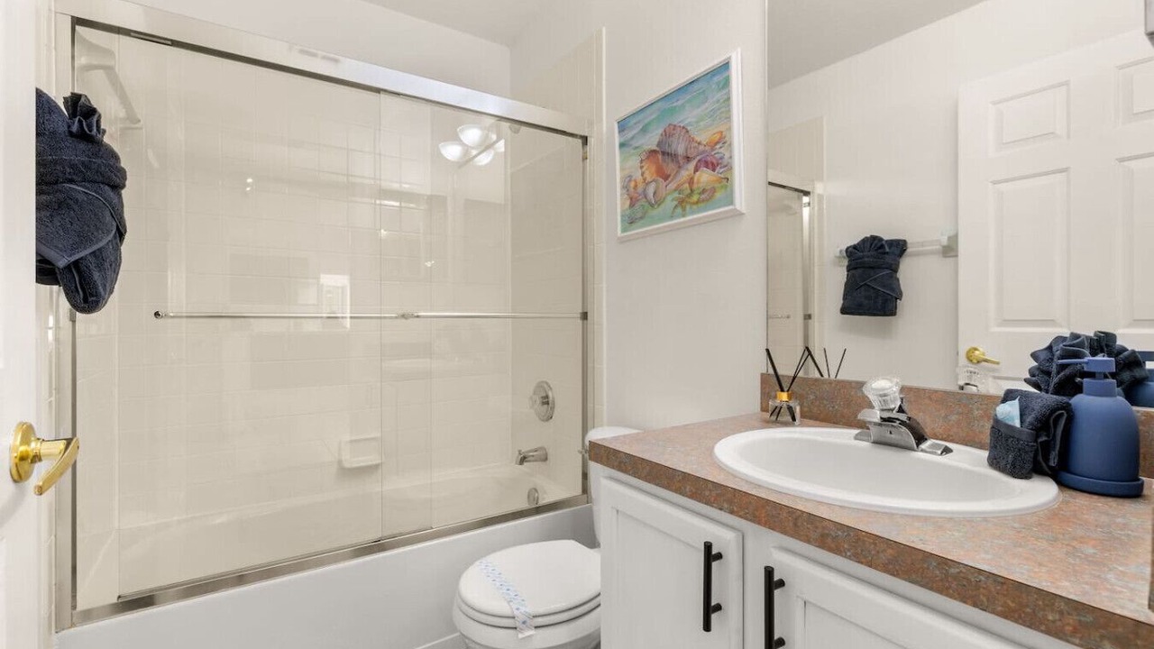 Photo of Bathroom in Thousand Oaks