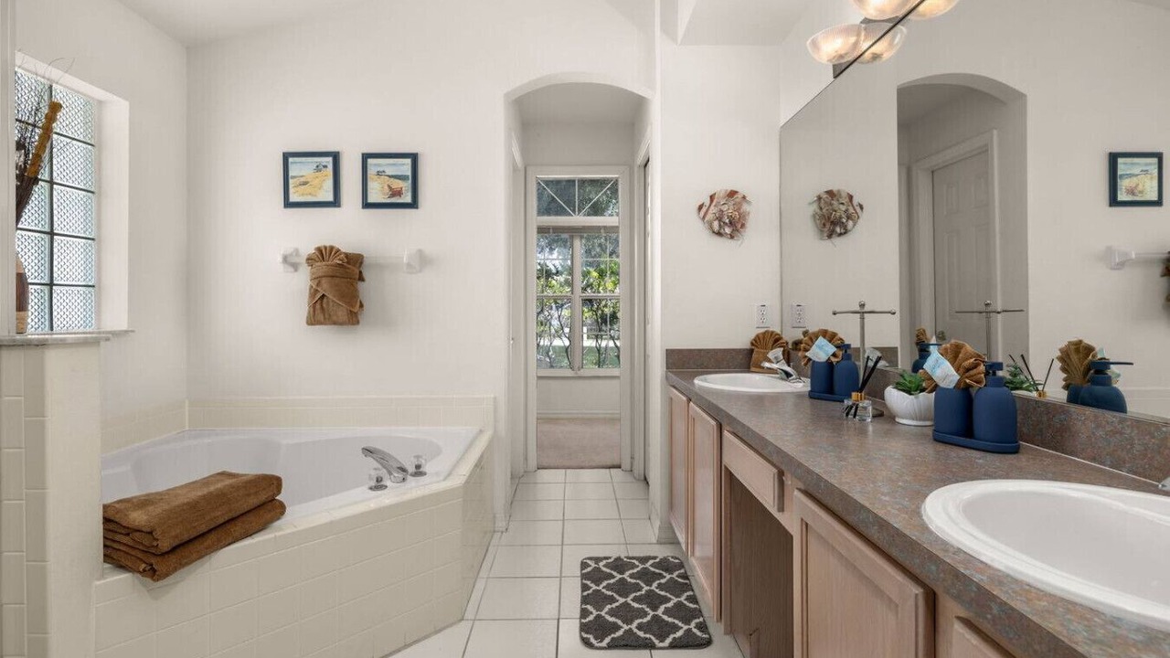 Photo of Bathroom in Thousand Oaks