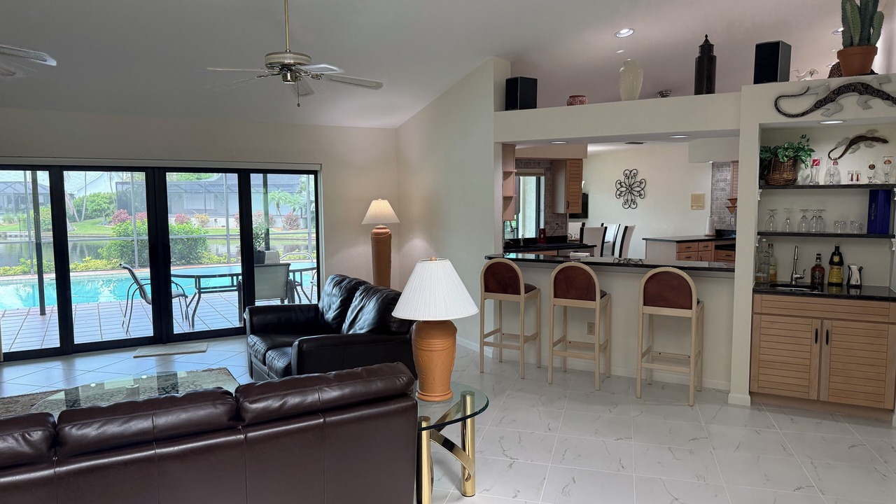 Photo of Livingroom in Town and River
