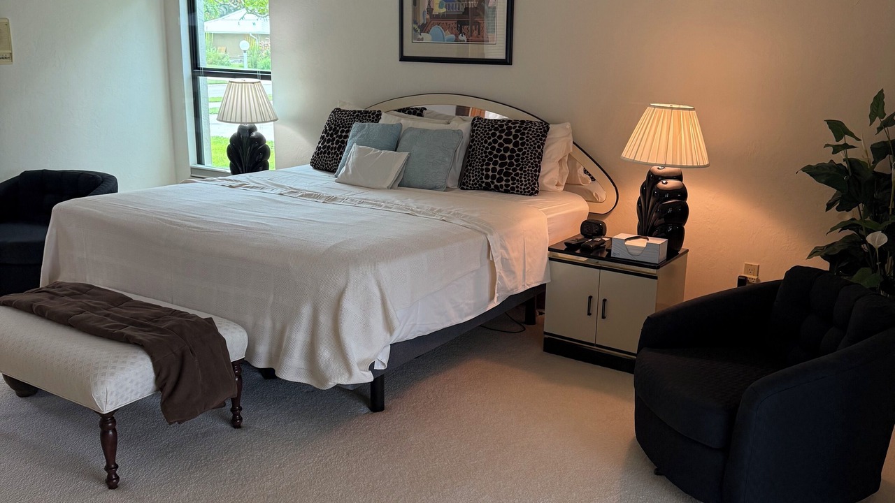 Photo of Bedroom in Town and River