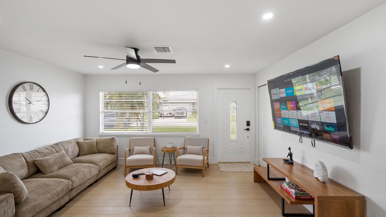 Photo of Livingroom in Fort Myers Shores