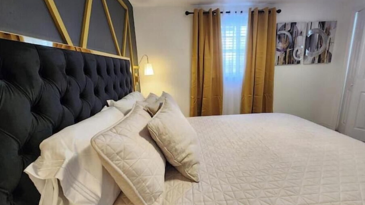 Photo of Bedroom in Fairview Shores