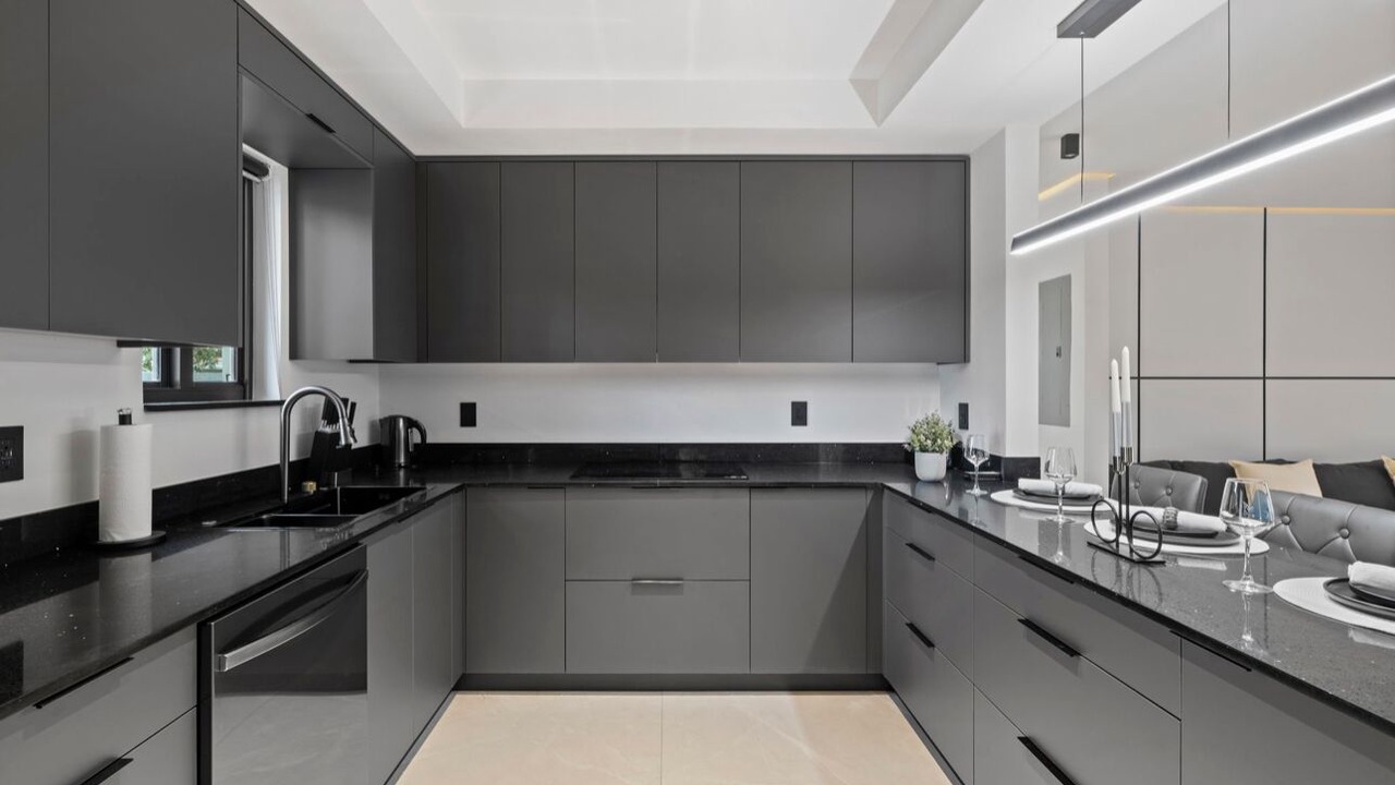 Photo of Kitchen in Royal Poinciana