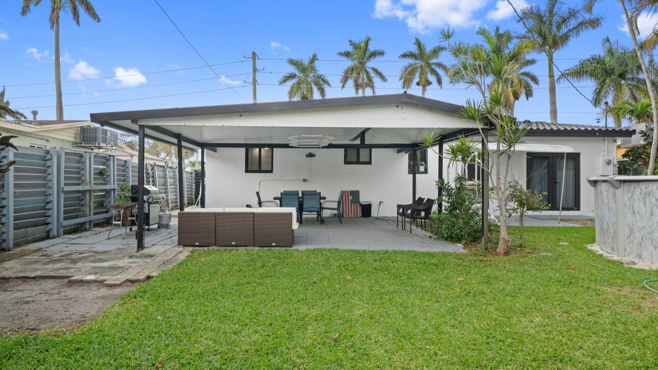 Photo of Patio Balcony in Royal Poinciana