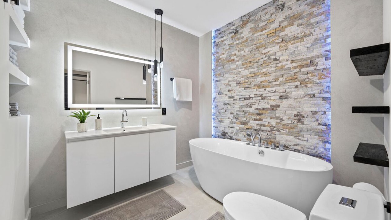 Photo of Bathroom in Royal Poinciana