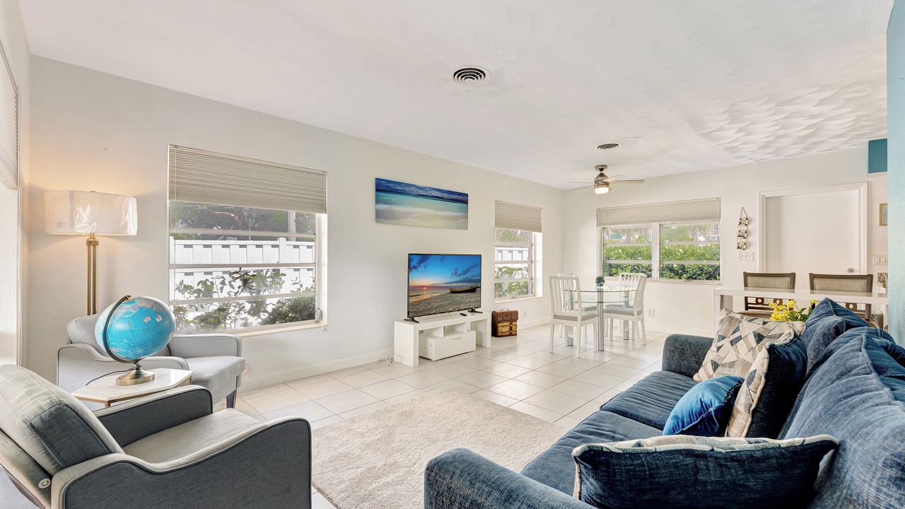 Photo of Livingroom in Dolphin Isles