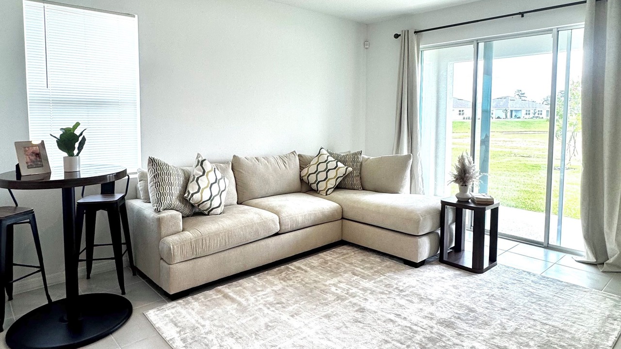 Photo of Livingroom in Bearss Plaza