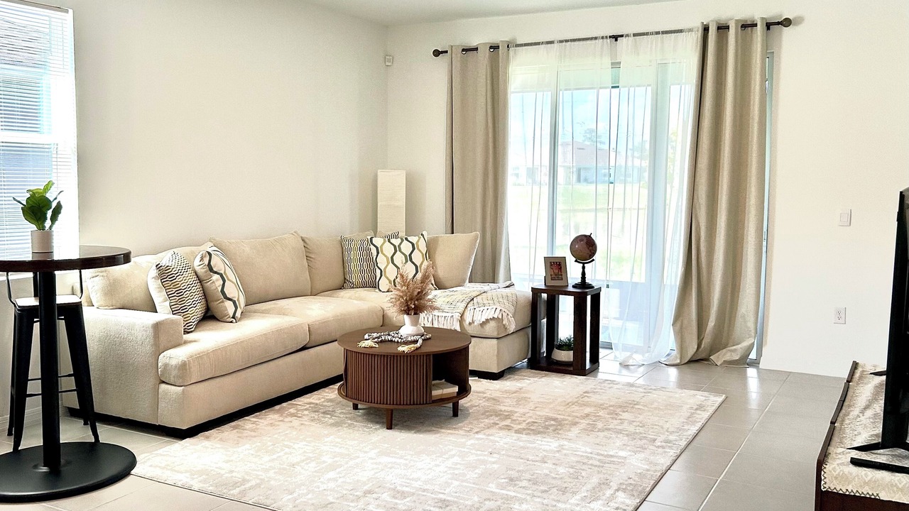 Photo of Livingroom in Bearss Plaza