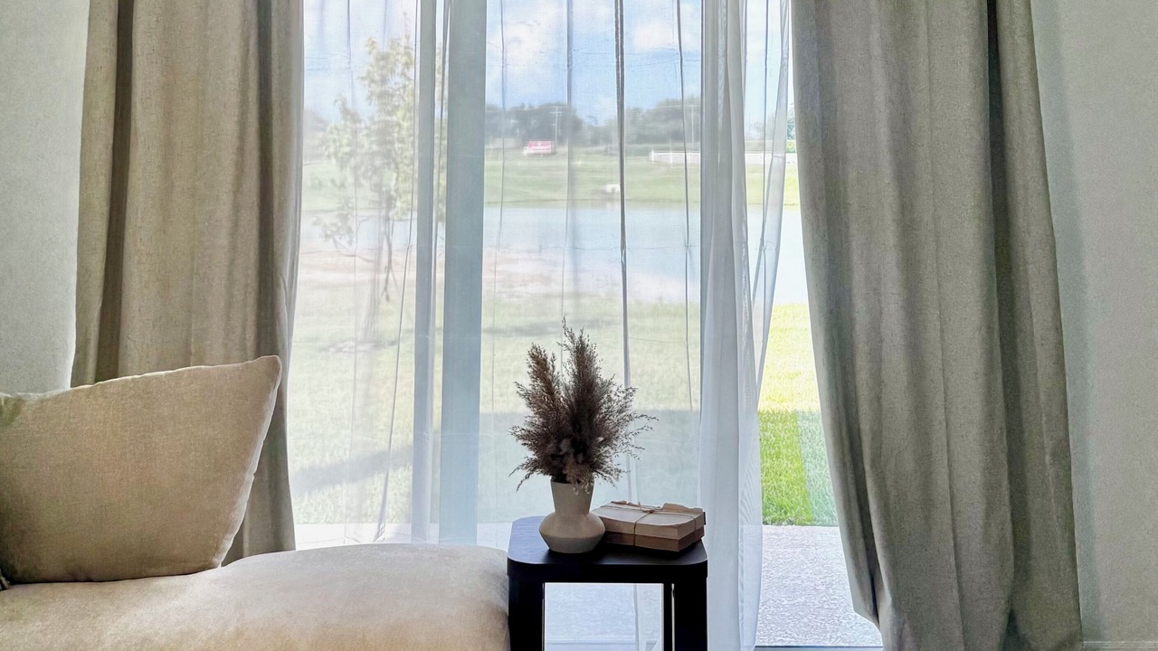 Photo of Livingroom in Bearss Plaza