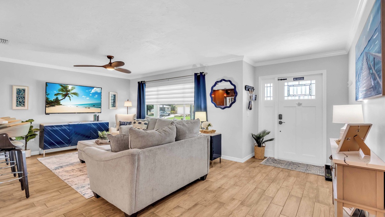 Photo of Livingroom in Sarasota Springs