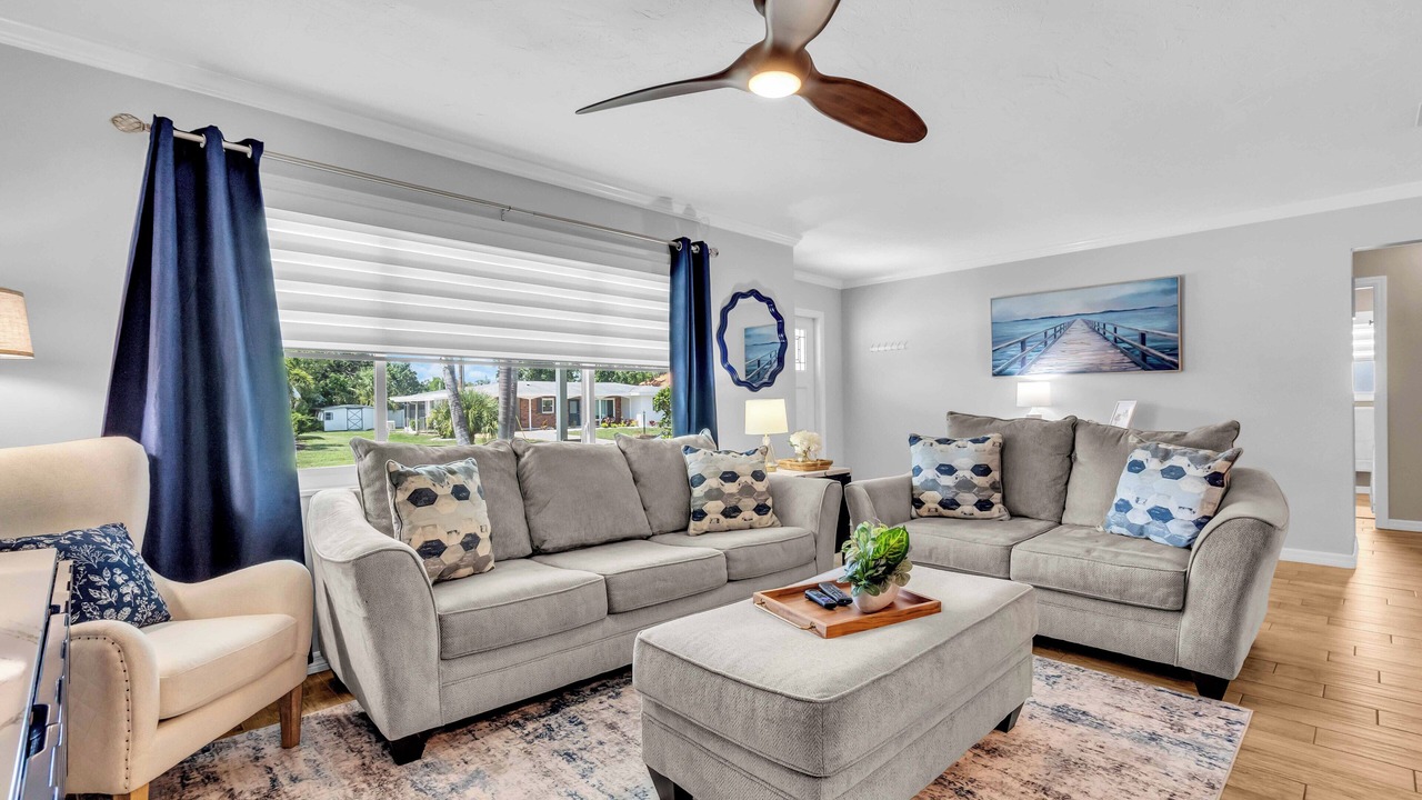Photo of Livingroom in Sarasota Springs