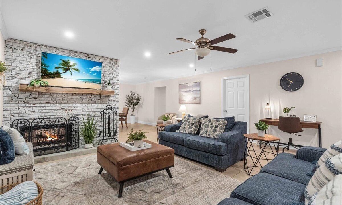 Photo of Livingroom in Pinecraft
