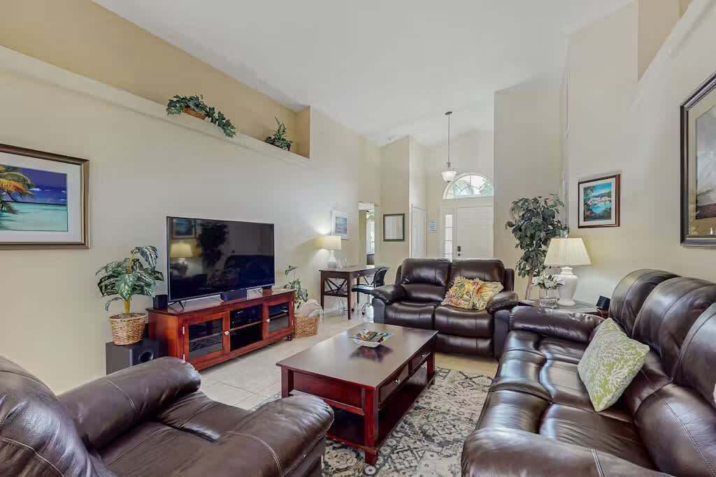 Photo of Livingroom in Lake Wilson Preserve