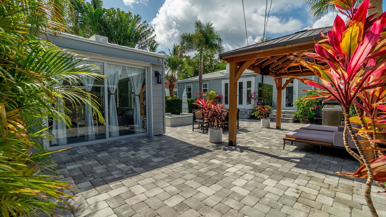 Photo of Patio Balcony in Old Northwood Historic District