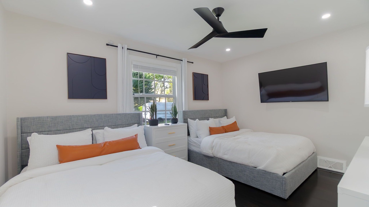 Photo of Bedroom in Old Northwood Historic District