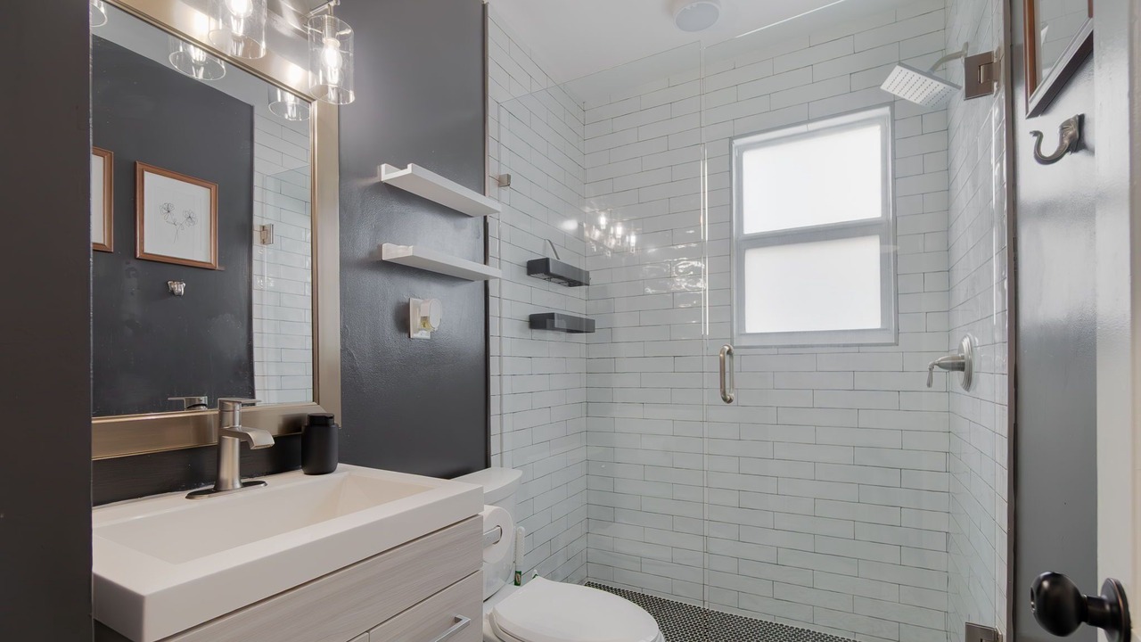Photo of Bathroom in Old Northwood Historic District