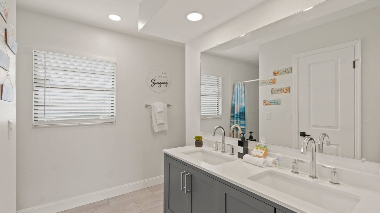 Photo of Bathroom in Gulf Gate Estates