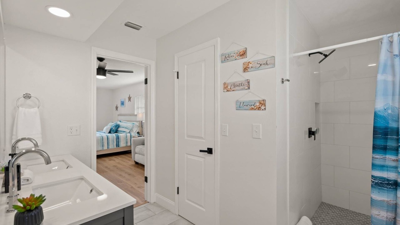 Photo of Bathroom in Gulf Gate Estates