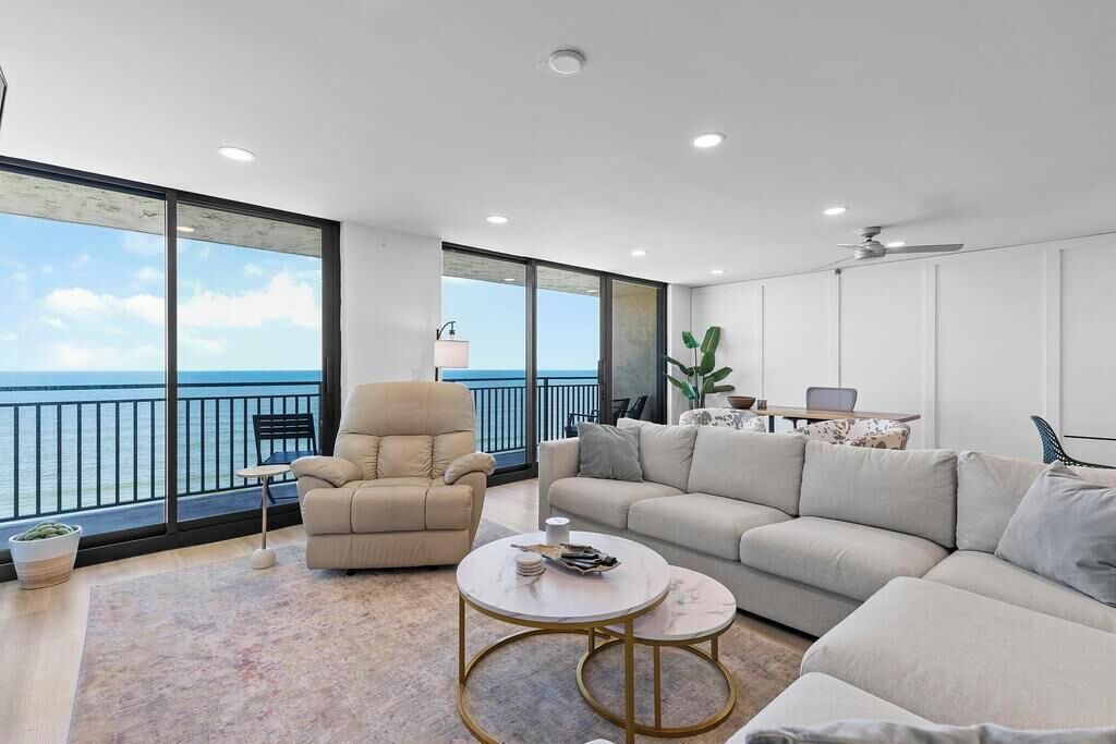 Photo of Livingroom in New Smyrna Beach