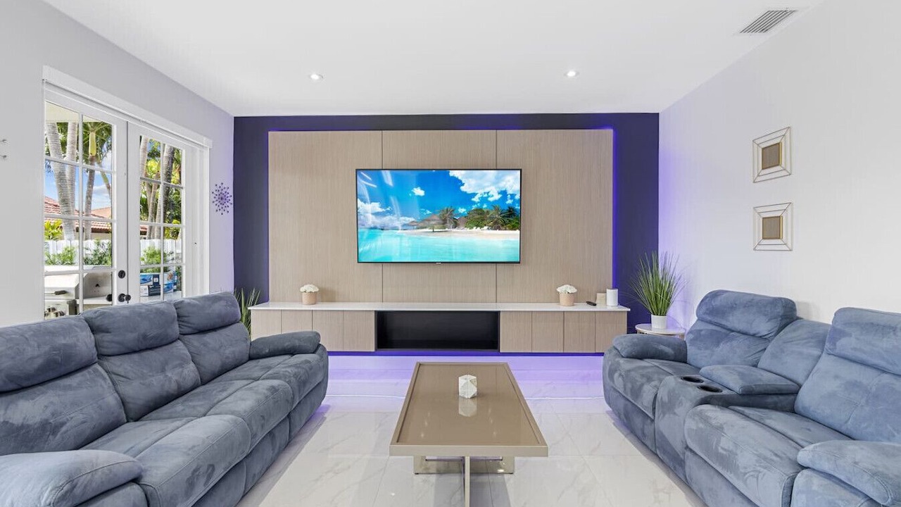Photo of Livingroom in Ludlam
