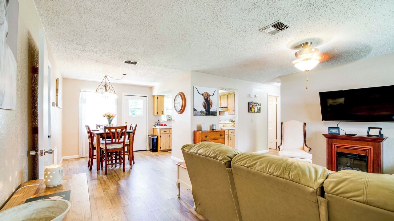 Photo of Livingroom in Brooksville