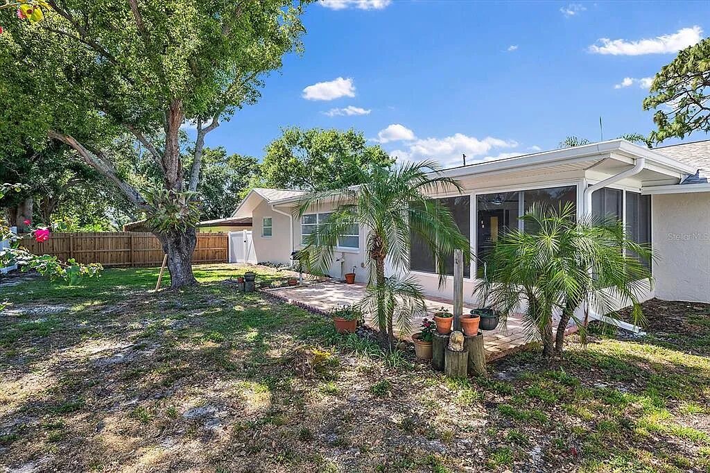 Photo of Outdoor in Harbor Hills