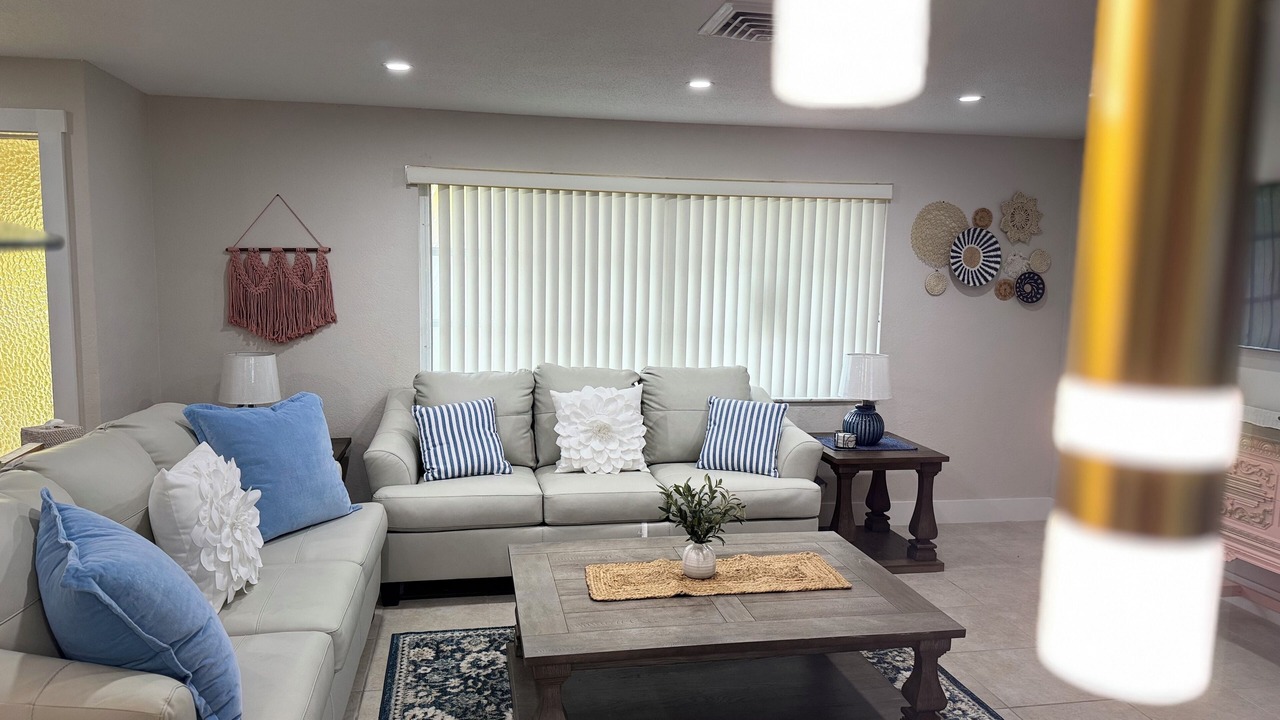 Photo of Livingroom in Harbor Hills