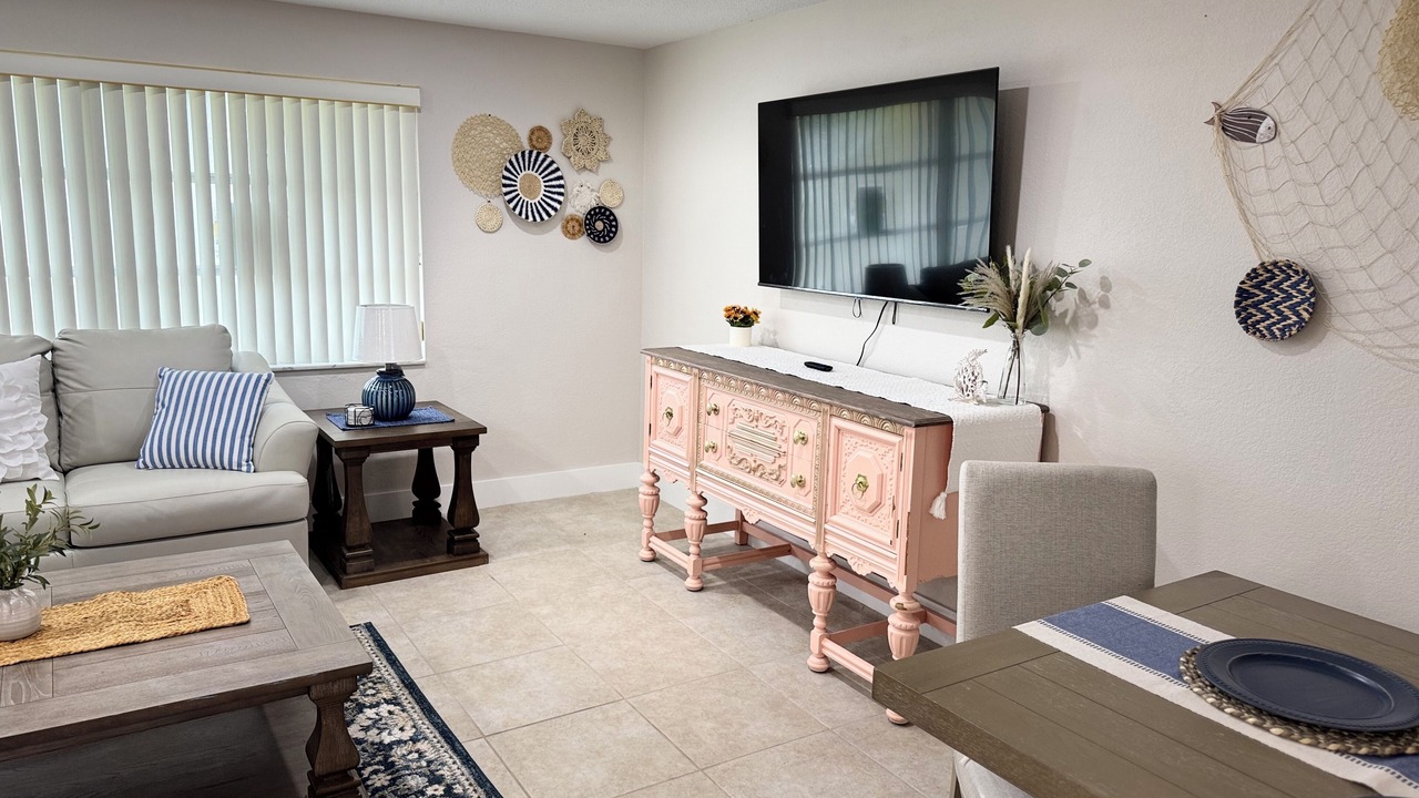 Photo of Livingroom in Harbor Hills