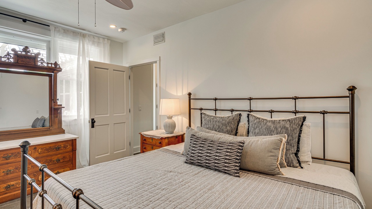 Photo of Bedroom in Bokeelia
