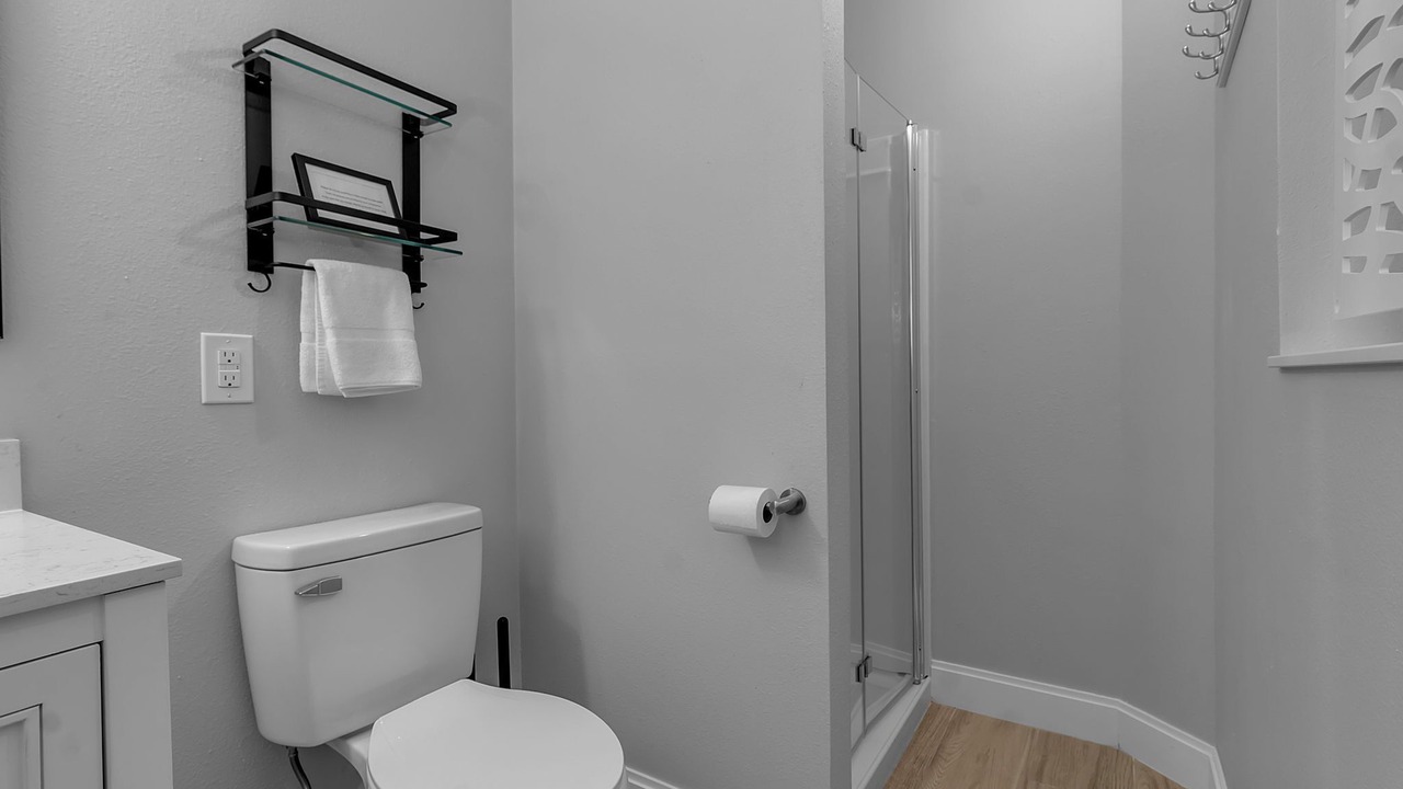 Photo of Bedroom in Bayshore Gardens