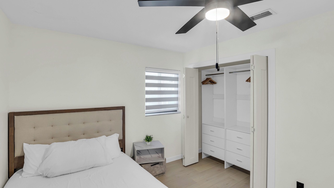 Photo of Bedroom in Lauderhill