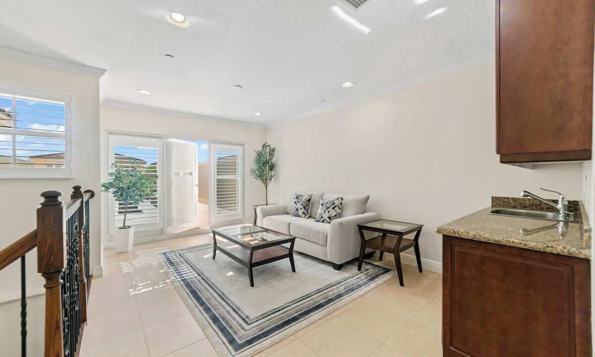 Photo of Livingroom in Coral Ridge