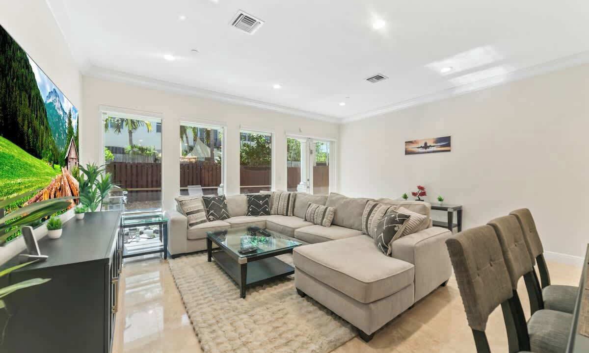 Photo of Livingroom in Coral Ridge