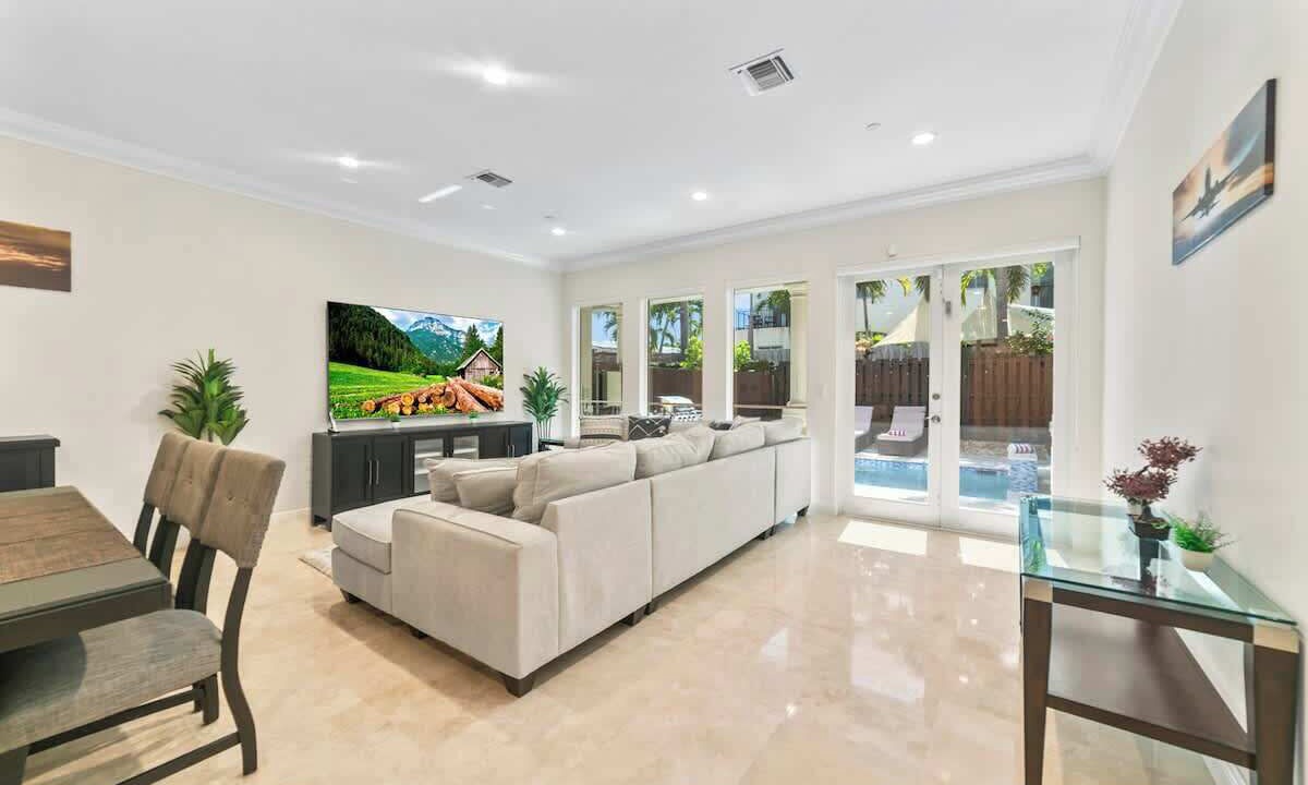 Photo of Livingroom in Coral Ridge