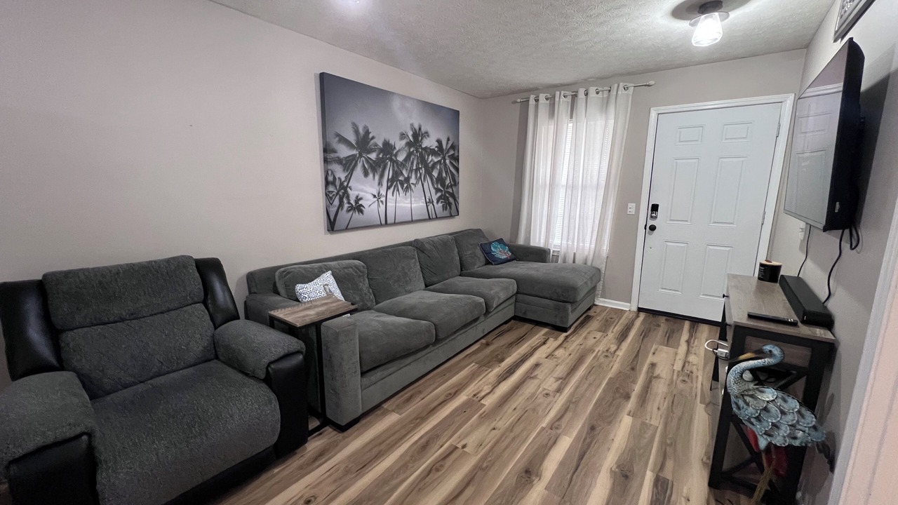 Photo of Livingroom in Thomas Drive