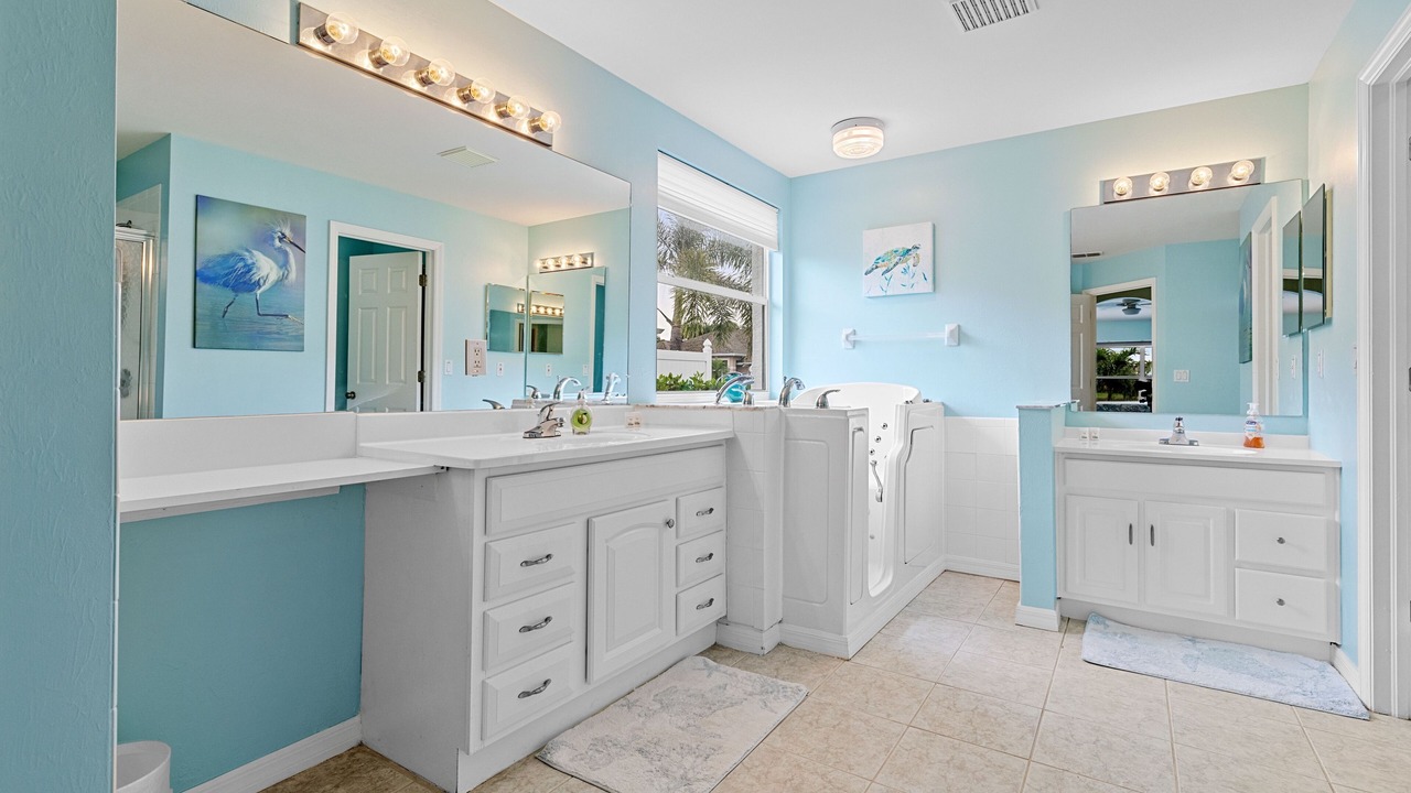 Photo of Bathroom in Beachwalk Isles
