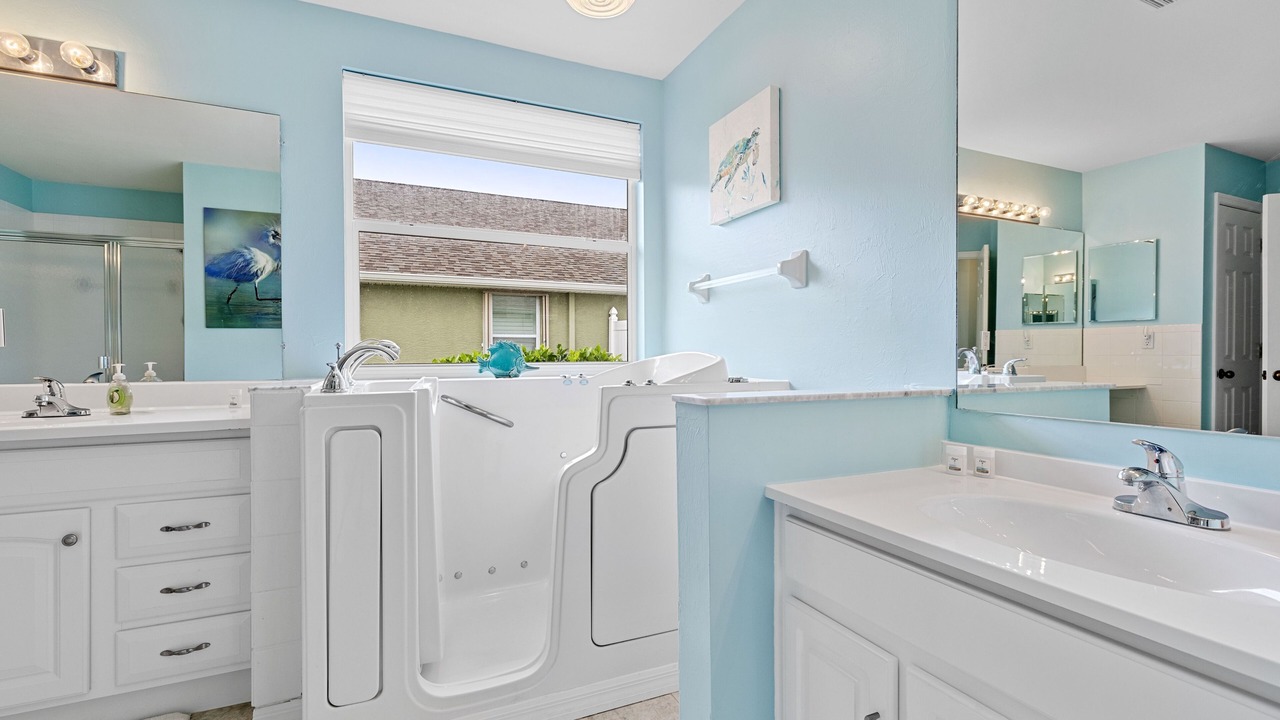 Photo of Bathroom in Beachwalk Isles