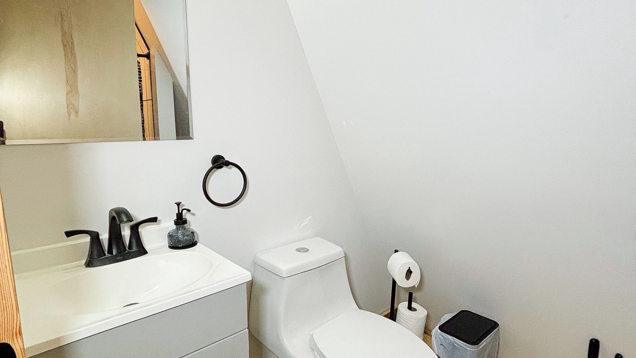 Photo of Bathroom in Etowah