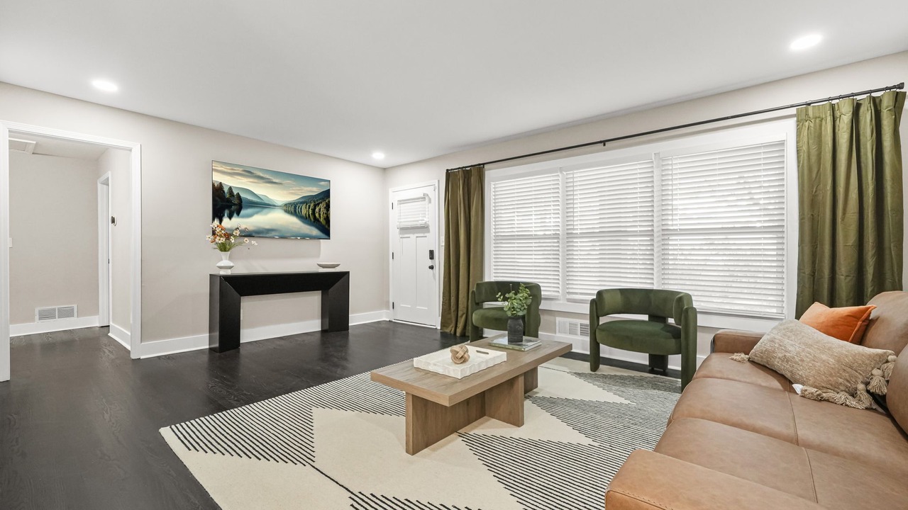 Photo of Livingroom in Candler-McAfee