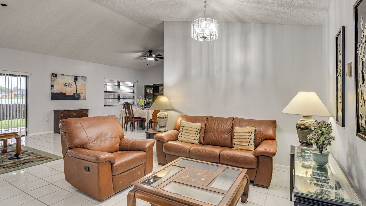 Photo of Livingroom in Davie
