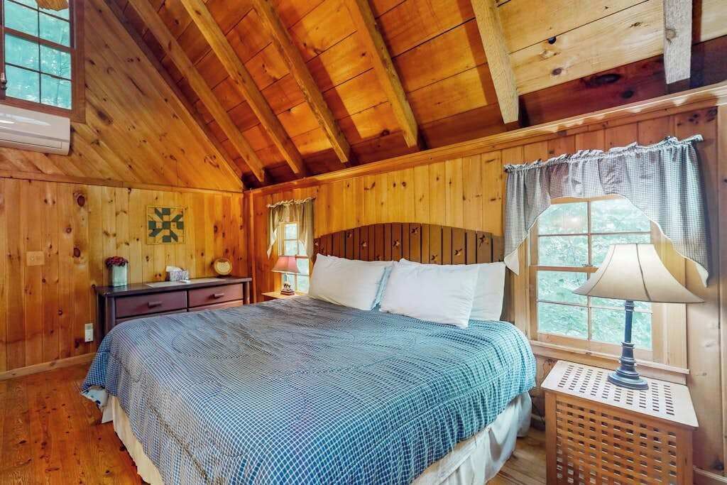 Photo of Bedroom in Raccoon Ridge
