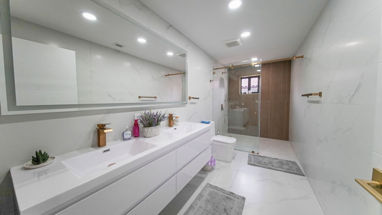 Photo of Bathroom in Tamiami