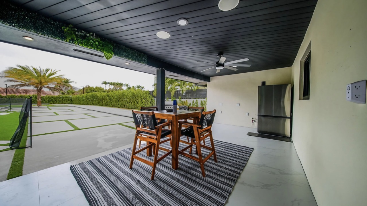 Photo of Outdoor in Tamiami