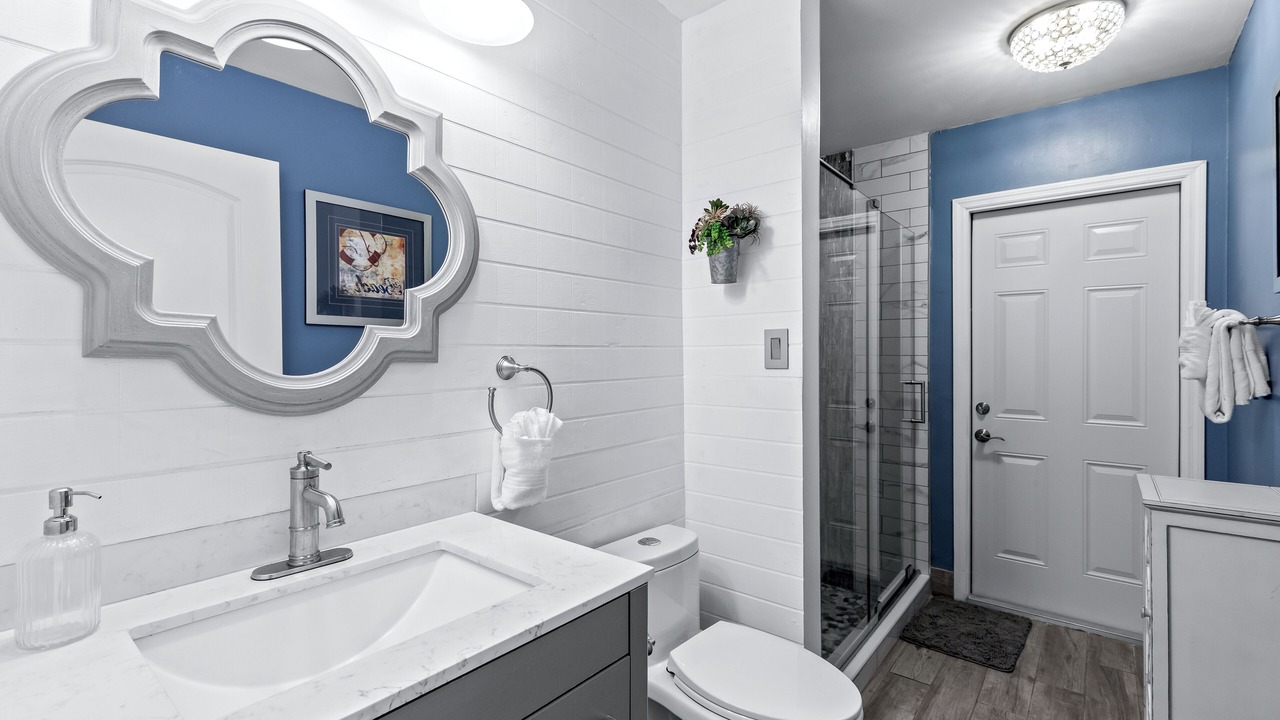 Photo of Bathroom in Greenview Shores