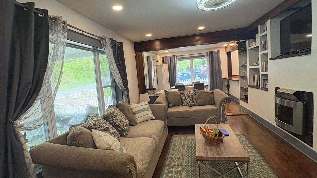 Photo of Livingroom in Bakersville
