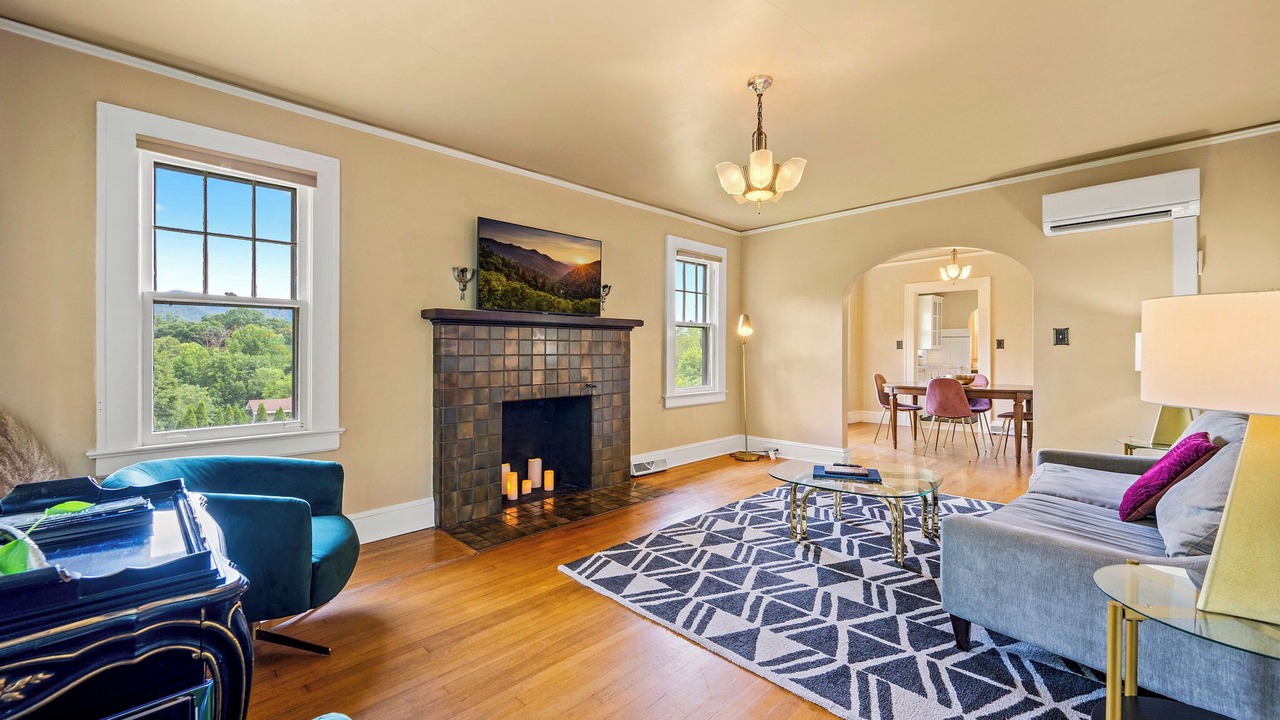 Photo of Livingroom in Canton