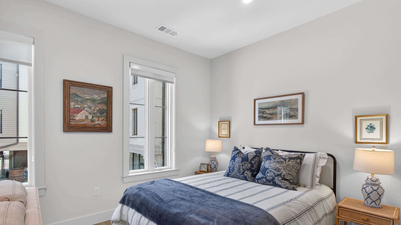 Photo of Bedroom in Metropolitan