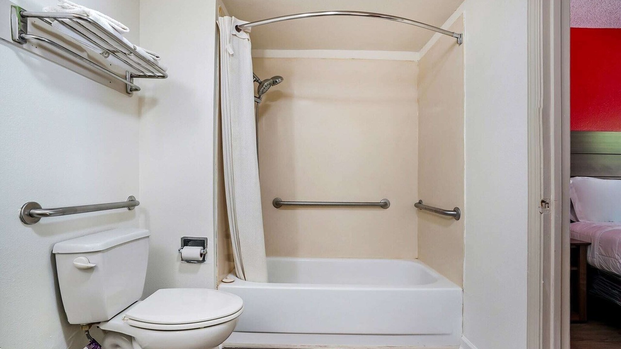 Photo of Bathroom in Belvedere Park